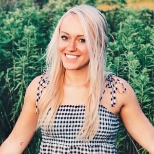 Meet your Posher, Caitlin
